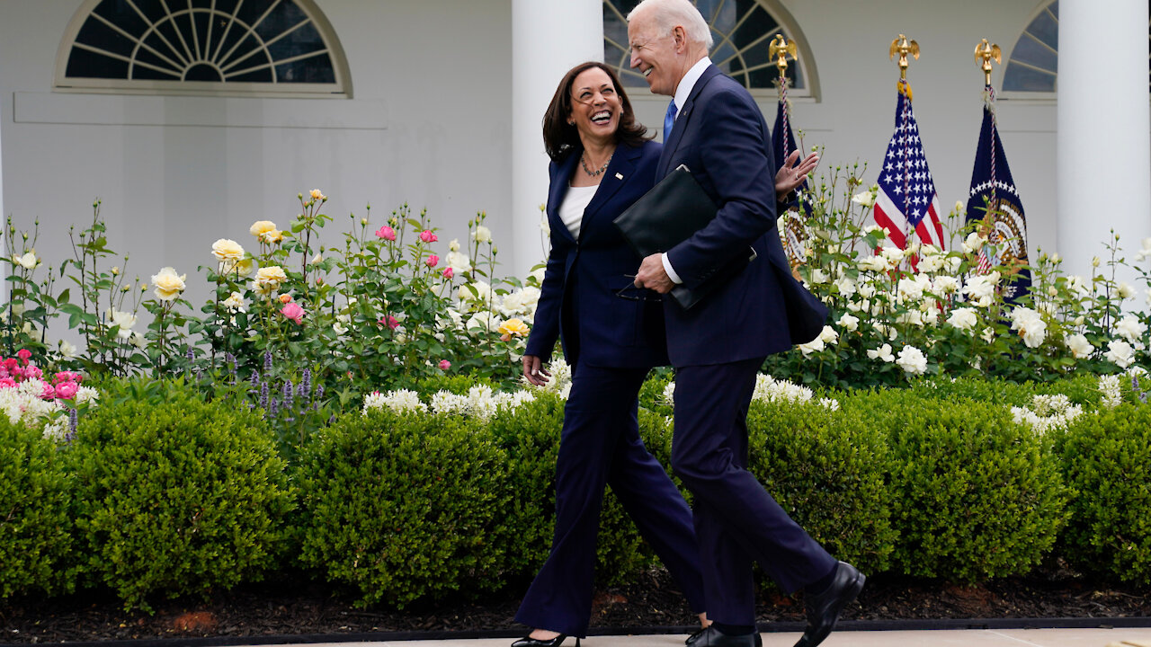 President Biden Gives a Tour of the White House Without Wearing a Mask