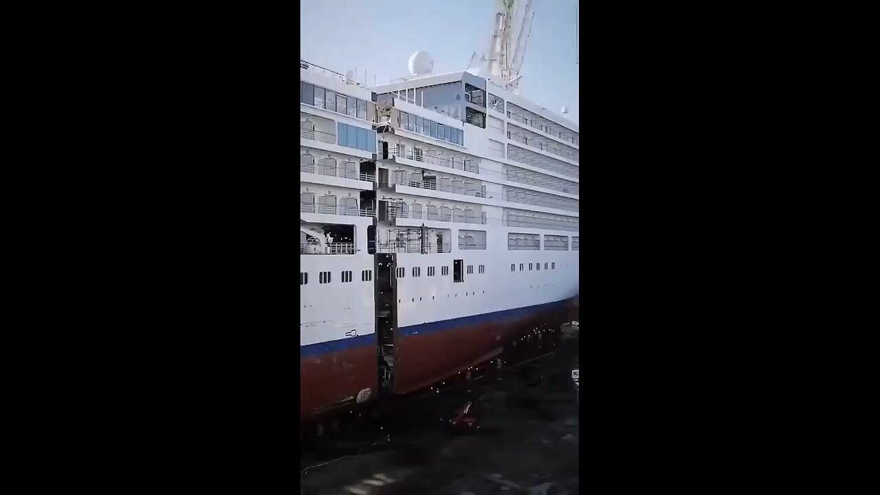 Expanding a cruise liner by adding a new section