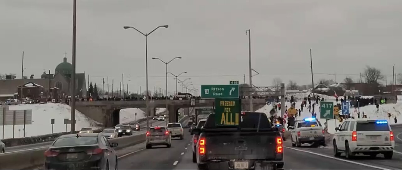 FREEDOM CONVOY 2022 TRUCKERS (Jan 27) in Toronto GTA Highway 400 and Highway 401