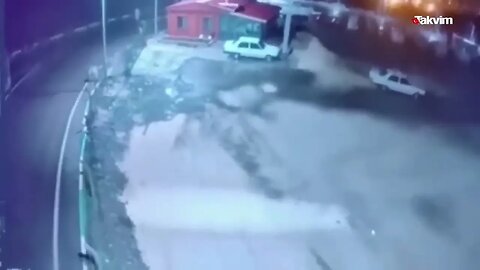 Surge vídeo dos primeiros momentos do terremoto na Turquia