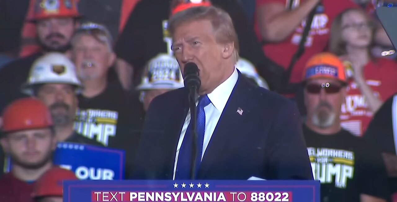 SHIT VICE PRESIDENT! Trump Drops S WORD ON KAMALA at Latrobe PA rally