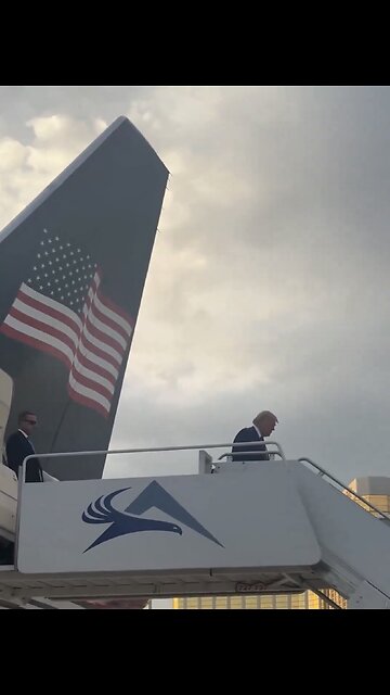 TRUMP❤️🇺🇸🥇🪽LANDS IN LAS VEGAS🤍🇺🇸🏅🪽ON ELEGANT TRUMP FORCE ONE💙🇺🇸🏅🛬🎊⭐️