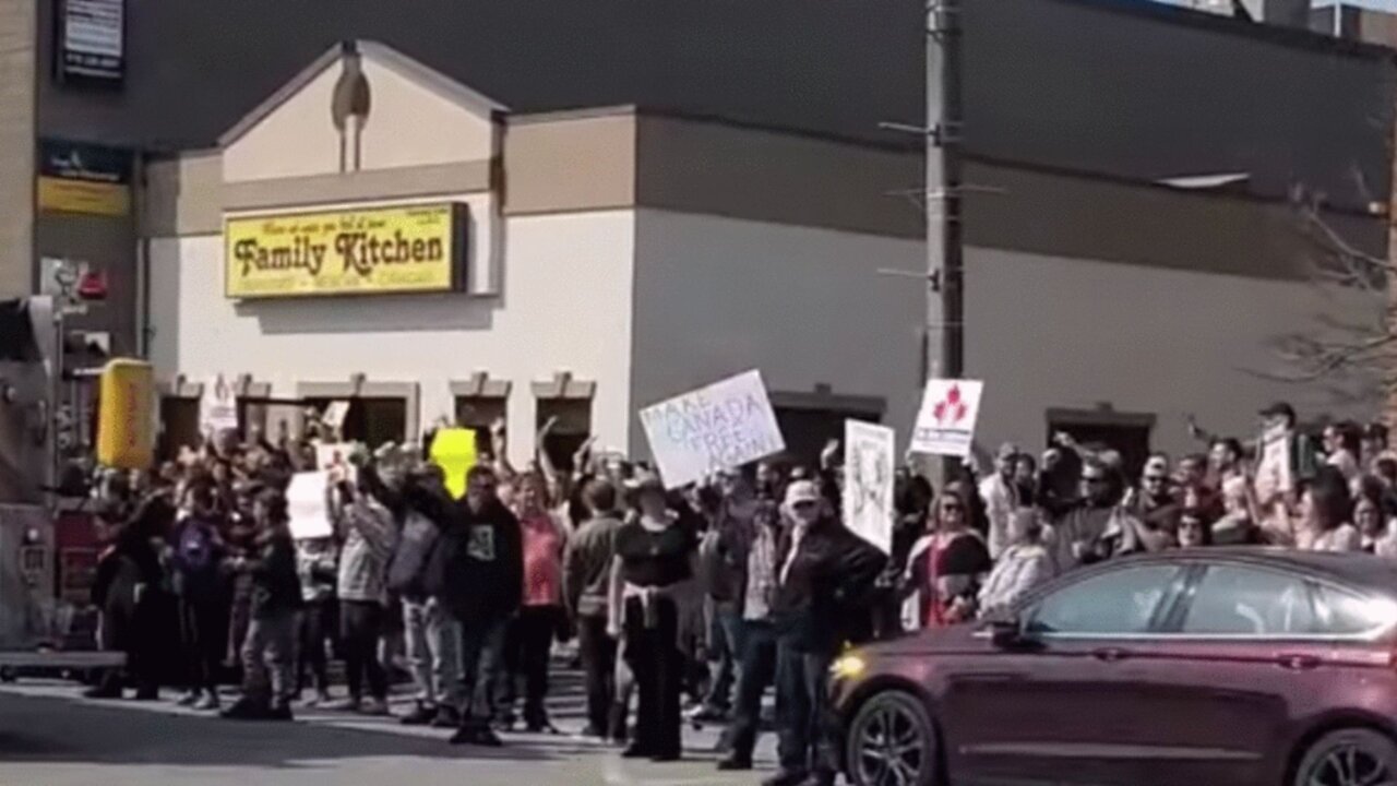 An Ontario Restaurant Opened For In-Person Dining & A Huge Crowd Showed Up (VIDEO)