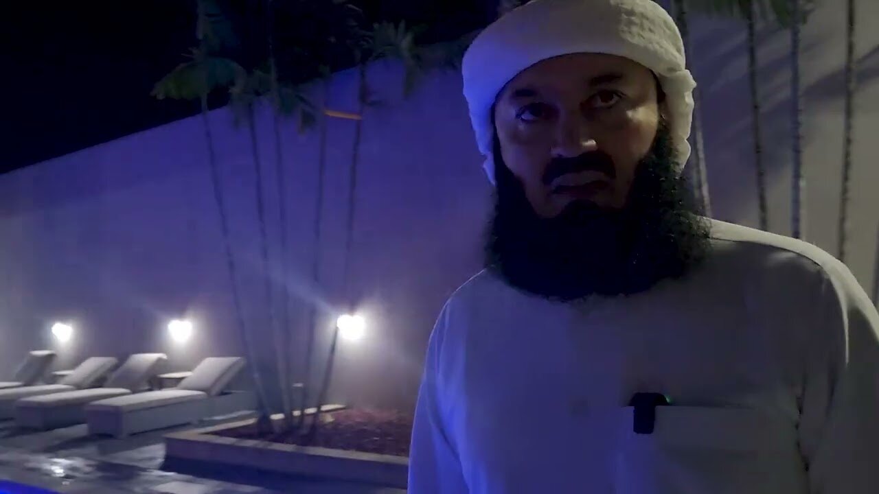 THROWN IN 🤣🤣 Finally💧 Camera Man Catches Mufti Menk OFF-GUARD. This one is for the fans! 🇹🇹