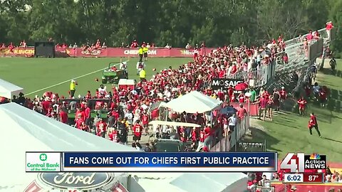 Fans attend Chiefs' first public practice