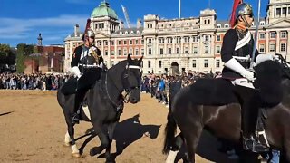 The kings Guards Horse steps out of line #horseguardsparade