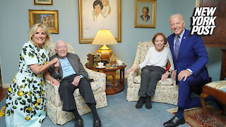 Bidens appear to tower over Carters in photo during Georgia visit