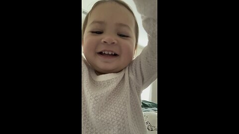 Watch what happens when a 15 months old baby think she’s taking pictures