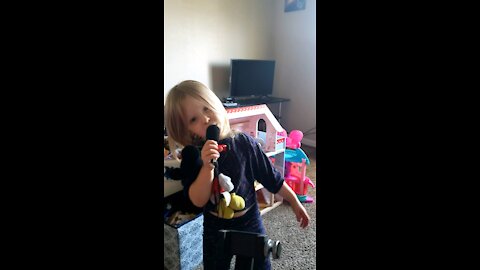 Toddler pop-star!