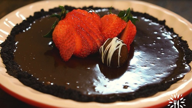 No Bake, 4 Ingredient Chocolate Pie