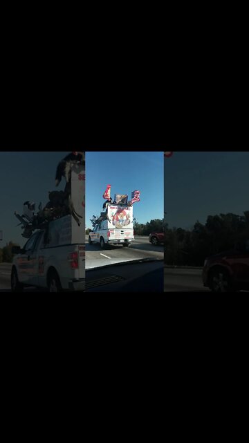 Obama clown truck on HWY 405 Los Angeles 20151030