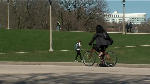 Milwaukeeans take break from homes to enjoy spring sunshine