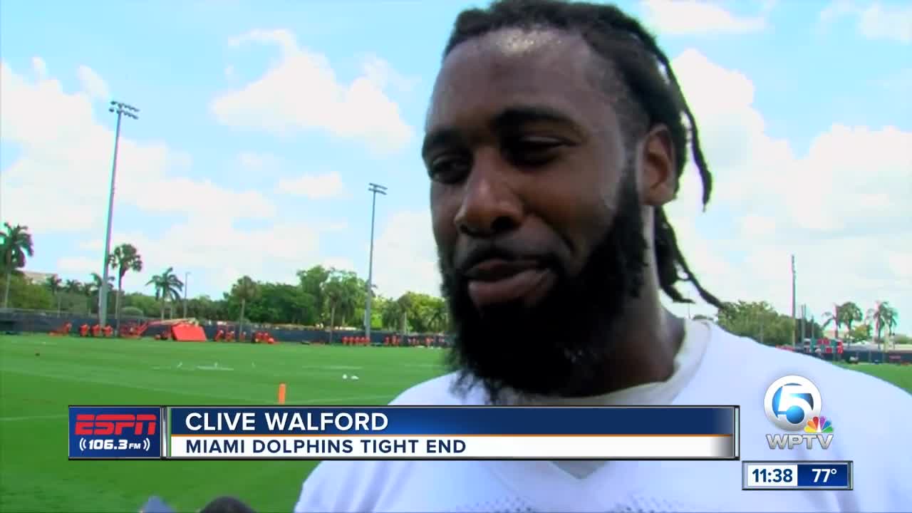 Dolphins' O'Leary, Walford Bonding On The Gridiron