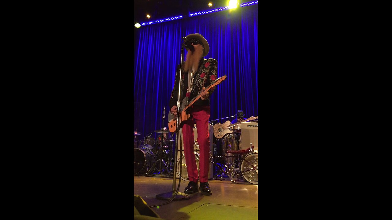 "Treat Her Right" ~ INTRO ~ Billy F Gibbons & The BFGs ~ Neptune Theater, Seattle