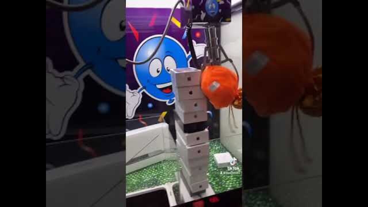 iPhone Claw Machine MALFUNCTION!!