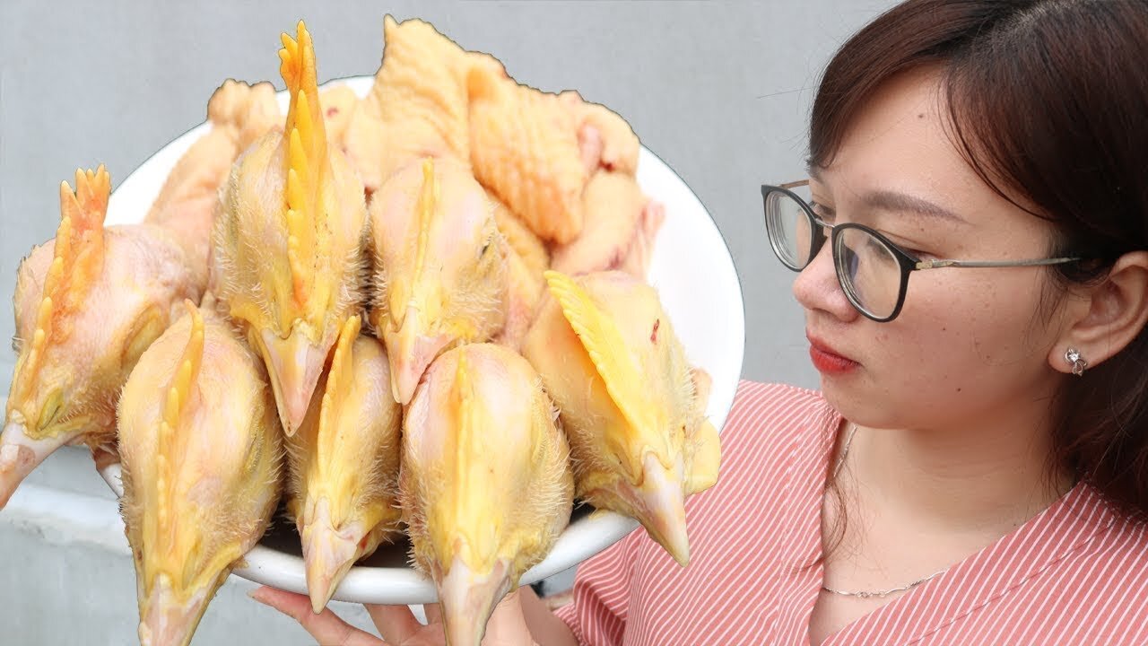 Unbelievable Eating Chicken head - Food girl beautiful yummy cooking Chicken head