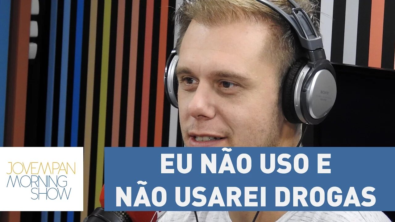 "Eu não uso e não usarei drogas", afirma Armin Van Buuren