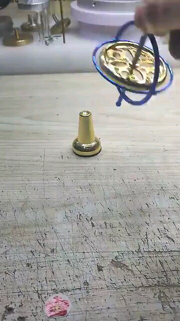 A simple toy to understand the movement of the universe