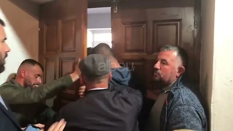 Tensione në Bulqizë, sherr mes mbështetësve të dy kandidatëve për kryetar dege në PD
