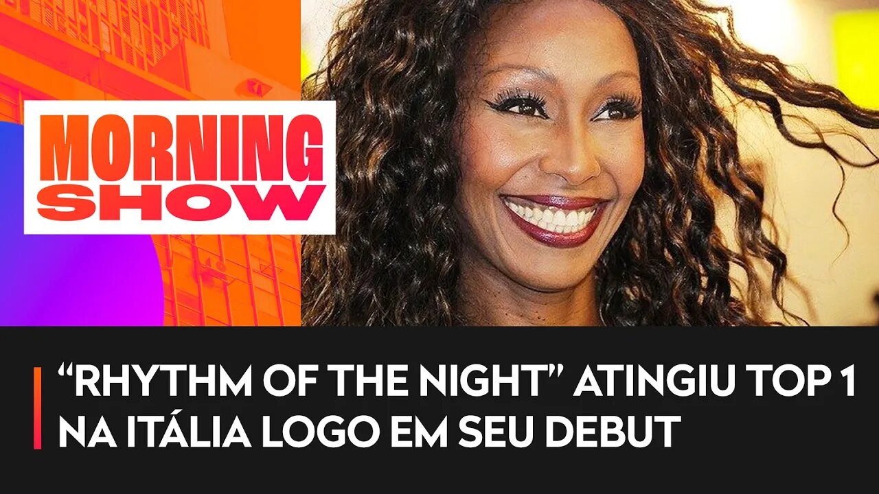 Cantora Corona conta como foi processo de criação de seu hit de maior sucesso nos anos 90