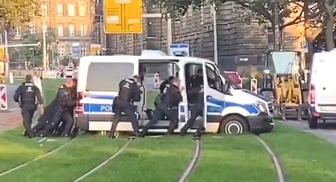 German police fighting the enemy
