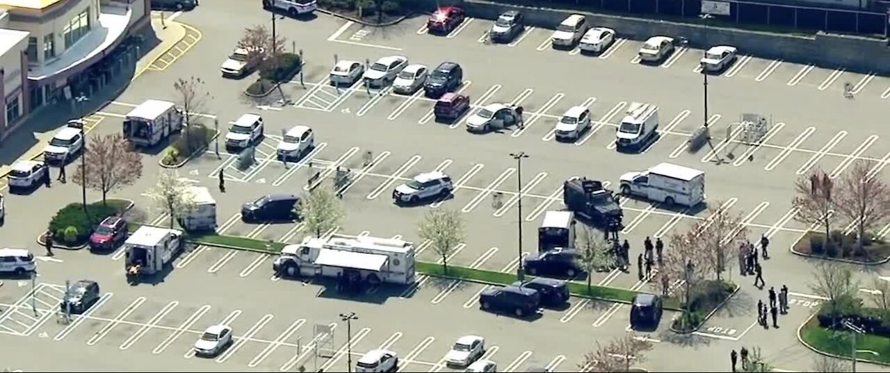 1 killed, 2 wounded in shooting at Long Island grocery store