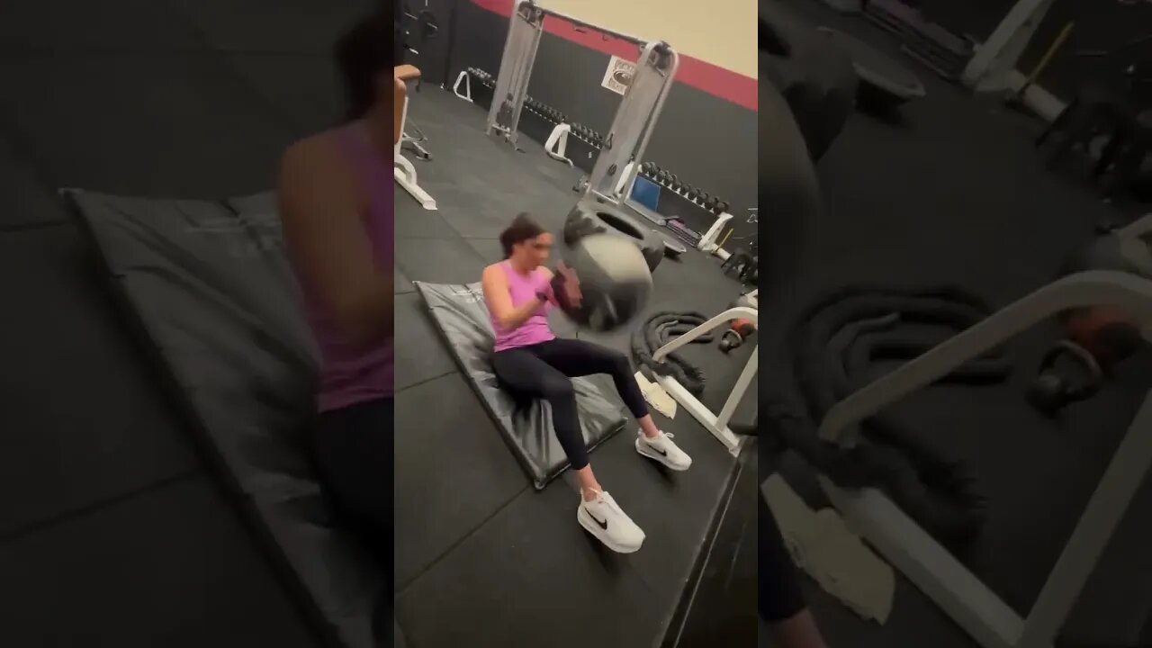 Core Workout 🏋️♀️ Fitness #fitness #gymexercise #loisbeautyluxe #core #2023 #gym #workout #ball