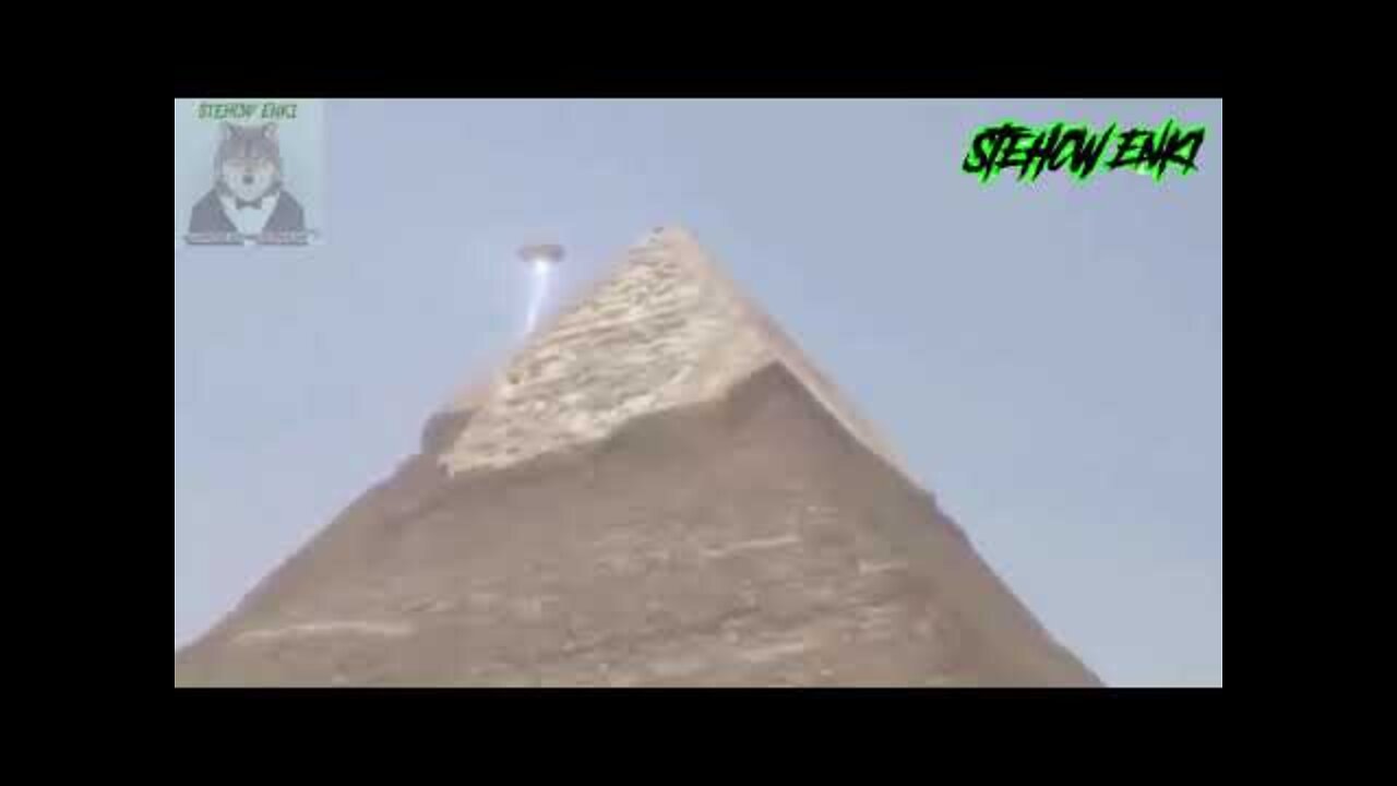 UFO Captured by cameras over the Great Pyramid of Cheops