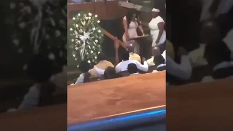 Lady sings March Madness by Future At Boyfriend’s Funeral