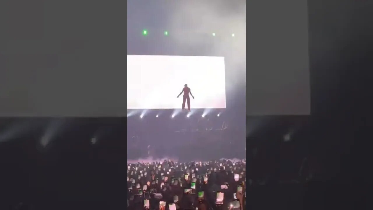 Wizkid Entrance at his Accor Arena show Paris