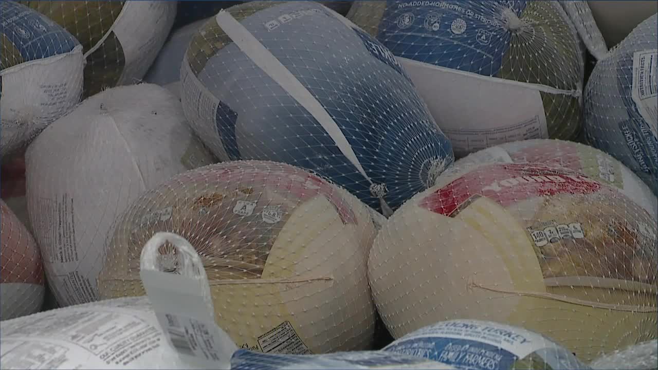 Group of young professionals give back to community, host turkey giveaway in Akron