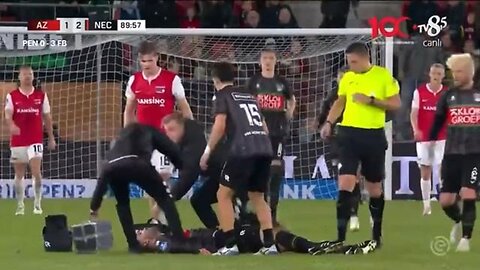 Bas Dost Struck By Heart Attack during AZ vs N.E.C. game in the Dutch Eredivisie !!!