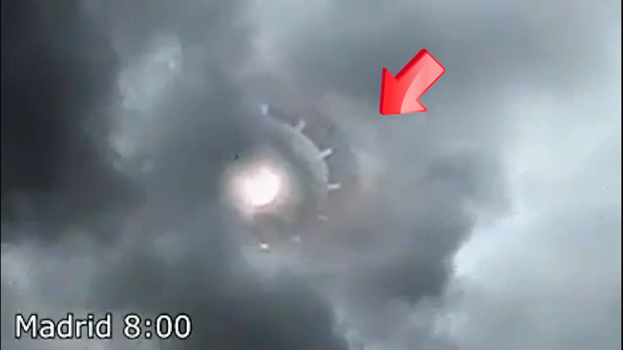 UFO that looks just like Dragon Ball is Frieza spaceship hiding in the clouds [Space]