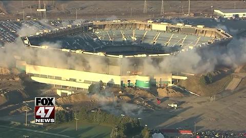 Blasts fails to bring down upper section of Silverdome