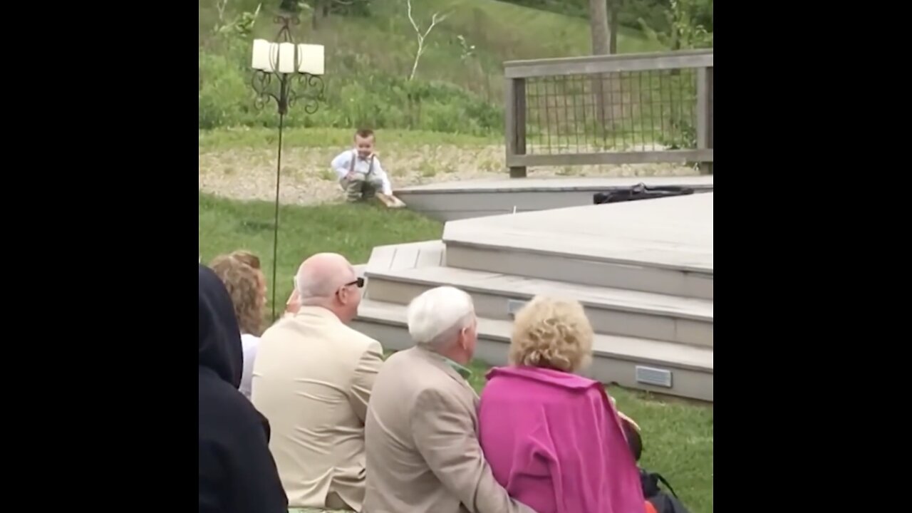 Kids add some comedy to a wedding! - Ring Bearer Fails