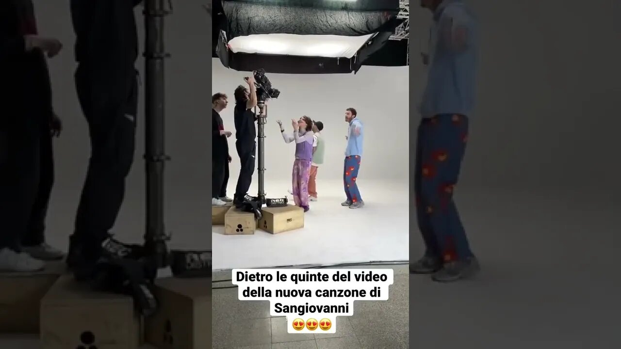 Dietro le quinte del video della nuova canzone di Sangiovanni 😍