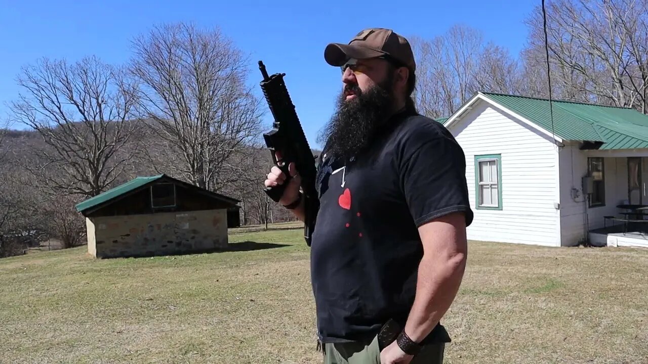 Quick comparison between AB F4 and SilencerCo Octane 9mm Suppressors. Just a simple sound check.
