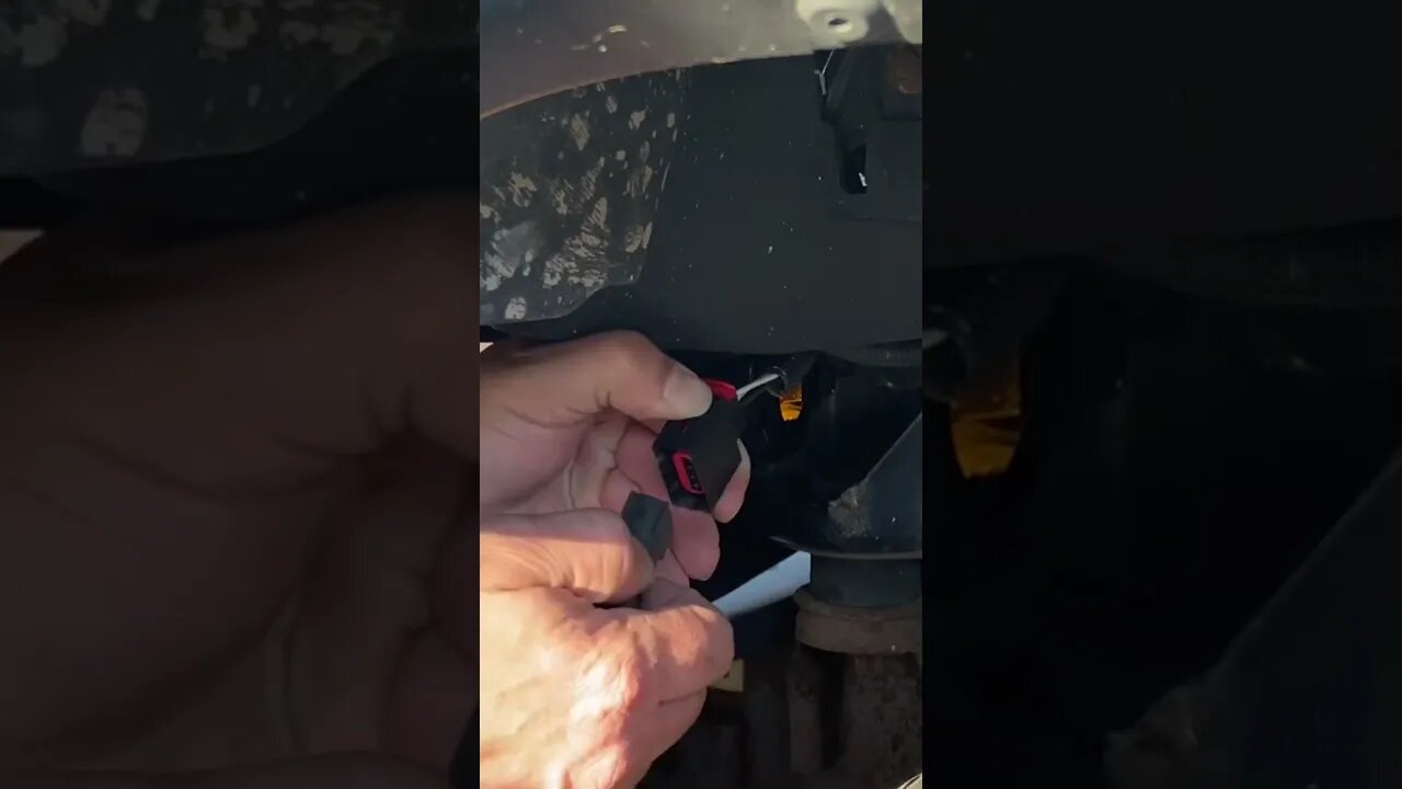 Jeep Wrangler Turn Signal Bulb and Socket Replacement #shorts