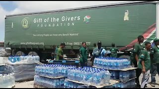 SOUTH AFRICA - Cape Town - Gift of the Givers load water for Grahamstown (Video) (Ngu)