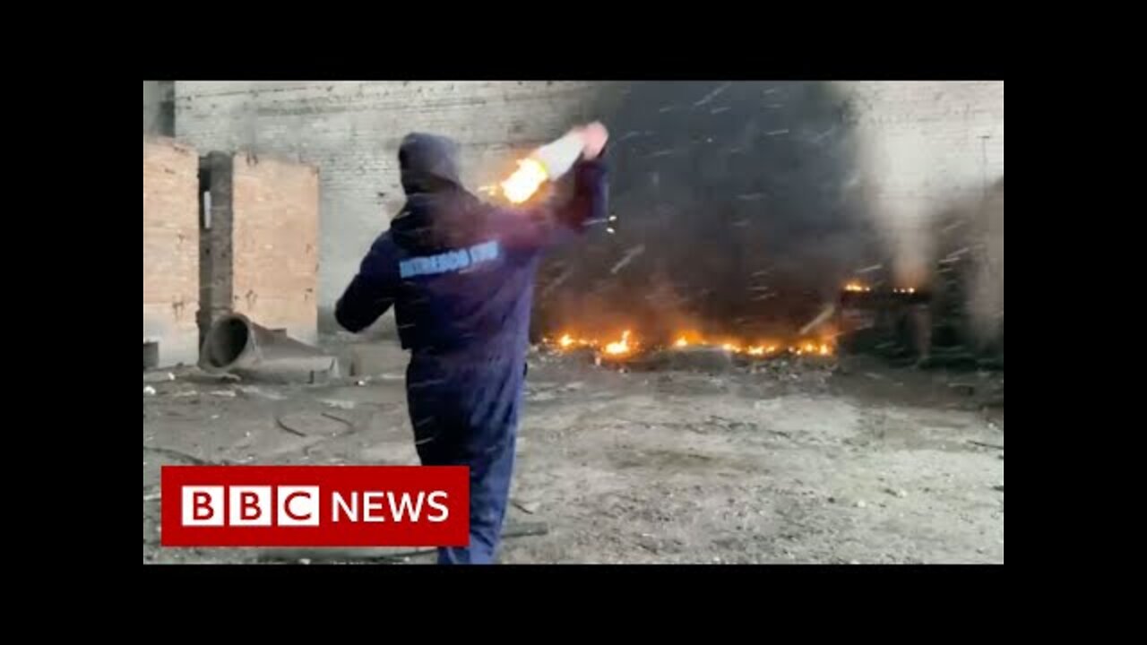 Volunteers prepare to defend Ukrainian city of Odessa from Russian army - BBC News