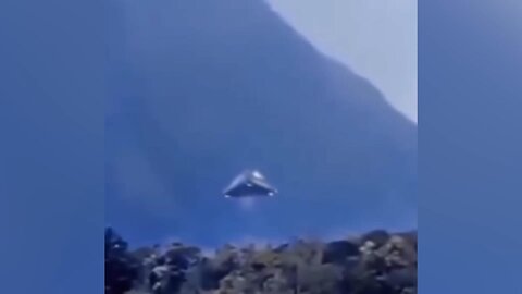 Triangle UFO Descends in Chile