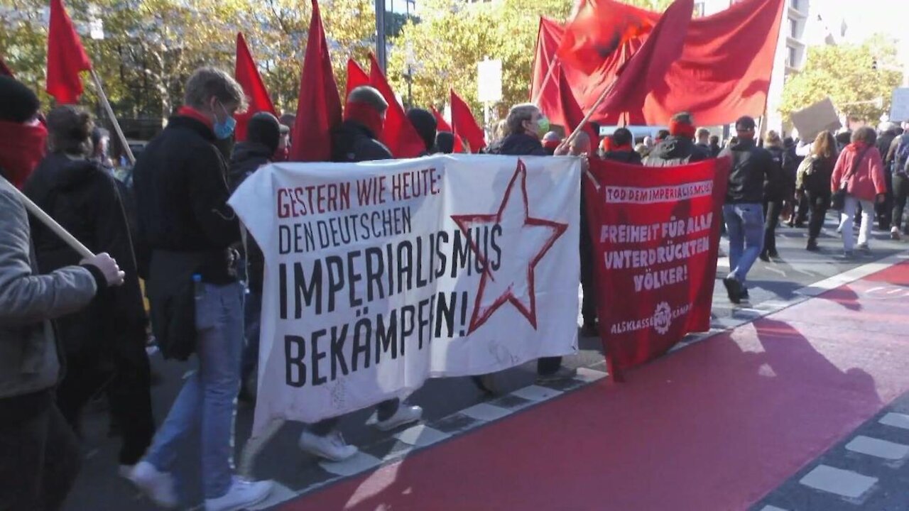 Germany: Anti-capitalist protesters march in Frankfurt - 16.10.2021