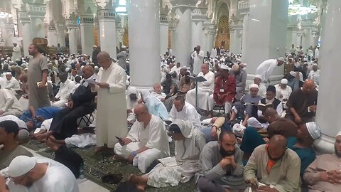 Tilawat and zikr before Prayer in Masjid ul Haram, MashAllah