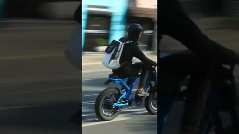 BICICLETA AZUL PRAÇA DA ESPANHA