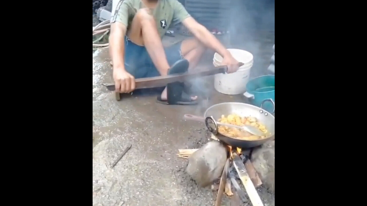 Can’t stop laughing while watching this 😂😂😂