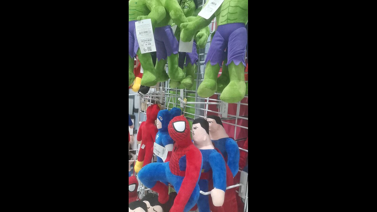 spider man's hulk in shopping mall