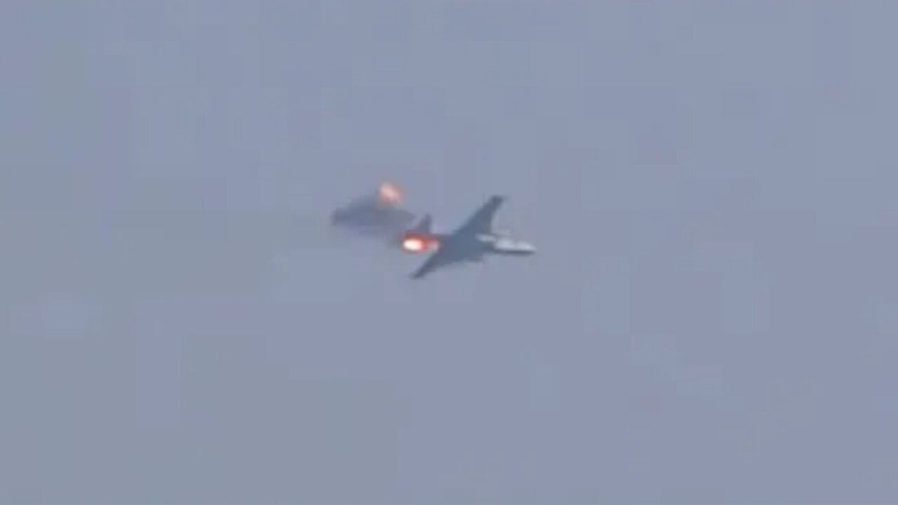 Russian vs Ukarine - Russian Su-25 frogfoot eats anti-air missile keeps flying