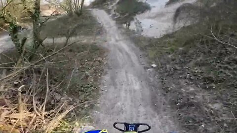 ON EST PRIS AU PIÈGE DANS UNE RIVIÈRE..-2
