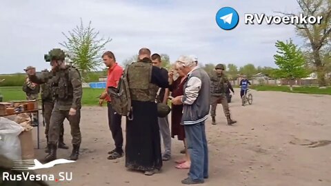 The Russian army is bringing aid to the Luhansk region