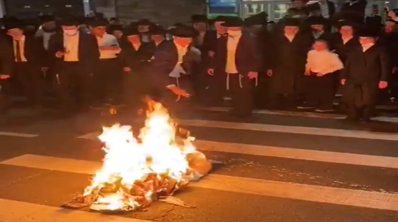 Orthodox Jews Burn Masks In Protest Against NYC Lockdown Measures